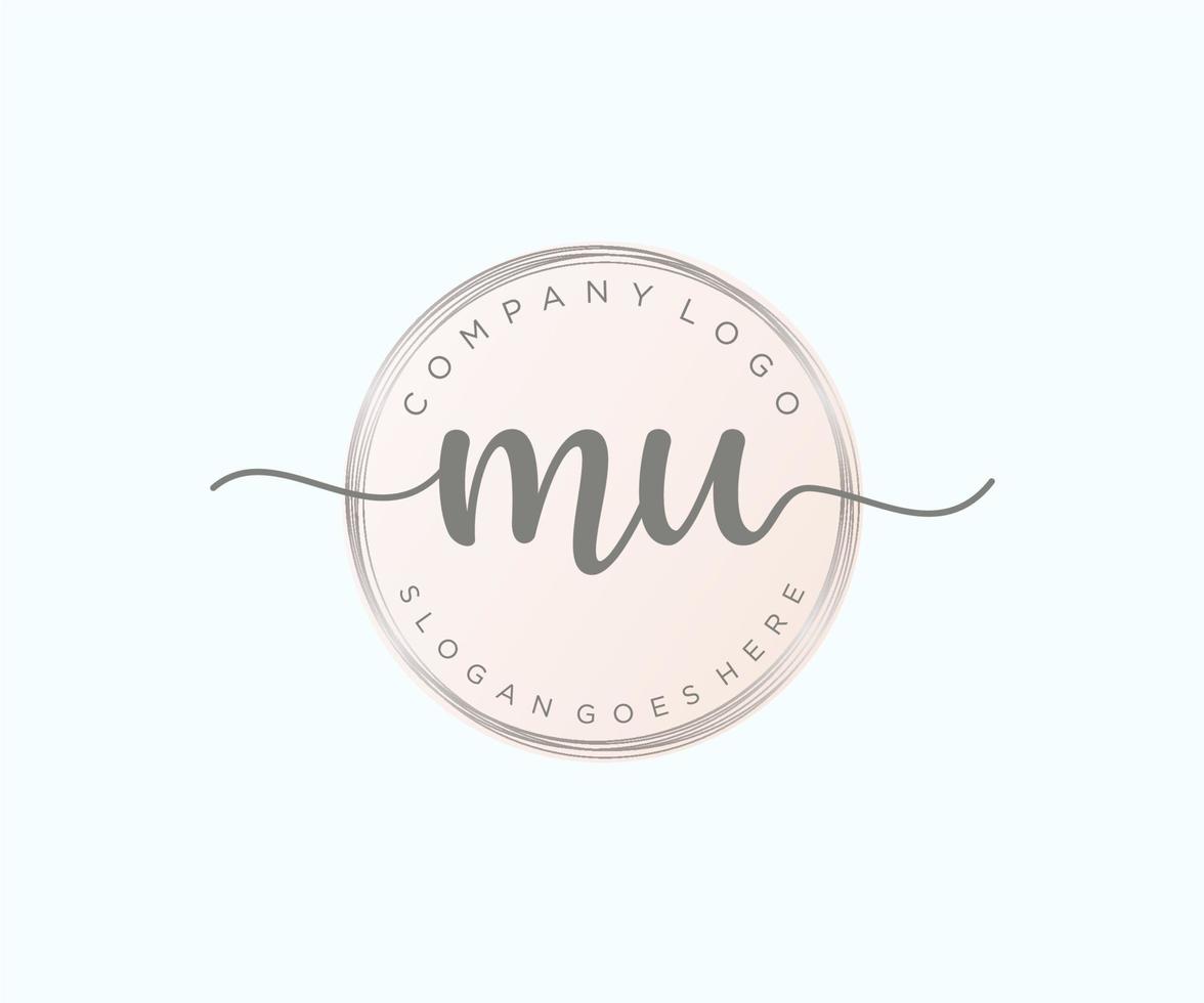 logotipo femenino mu inicial. utilizable para logotipos de naturaleza, salón, spa, cosmética y belleza. elemento de plantilla de diseño de logotipo de vector plano.