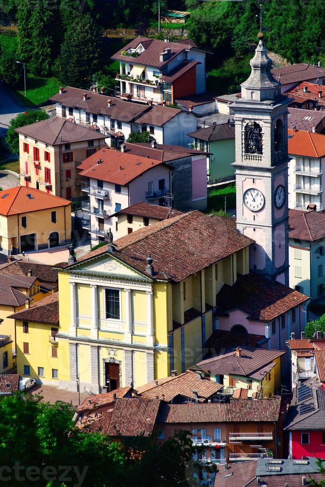 iglesia parroquial de san pellegrino terme italia foto