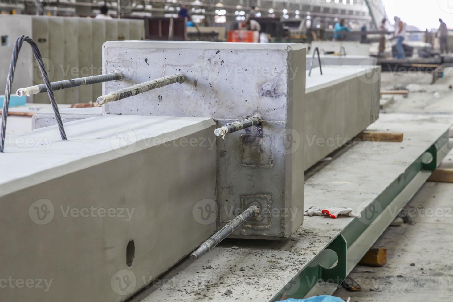 Outstanding connection reinforcement of an precast concrete column photo