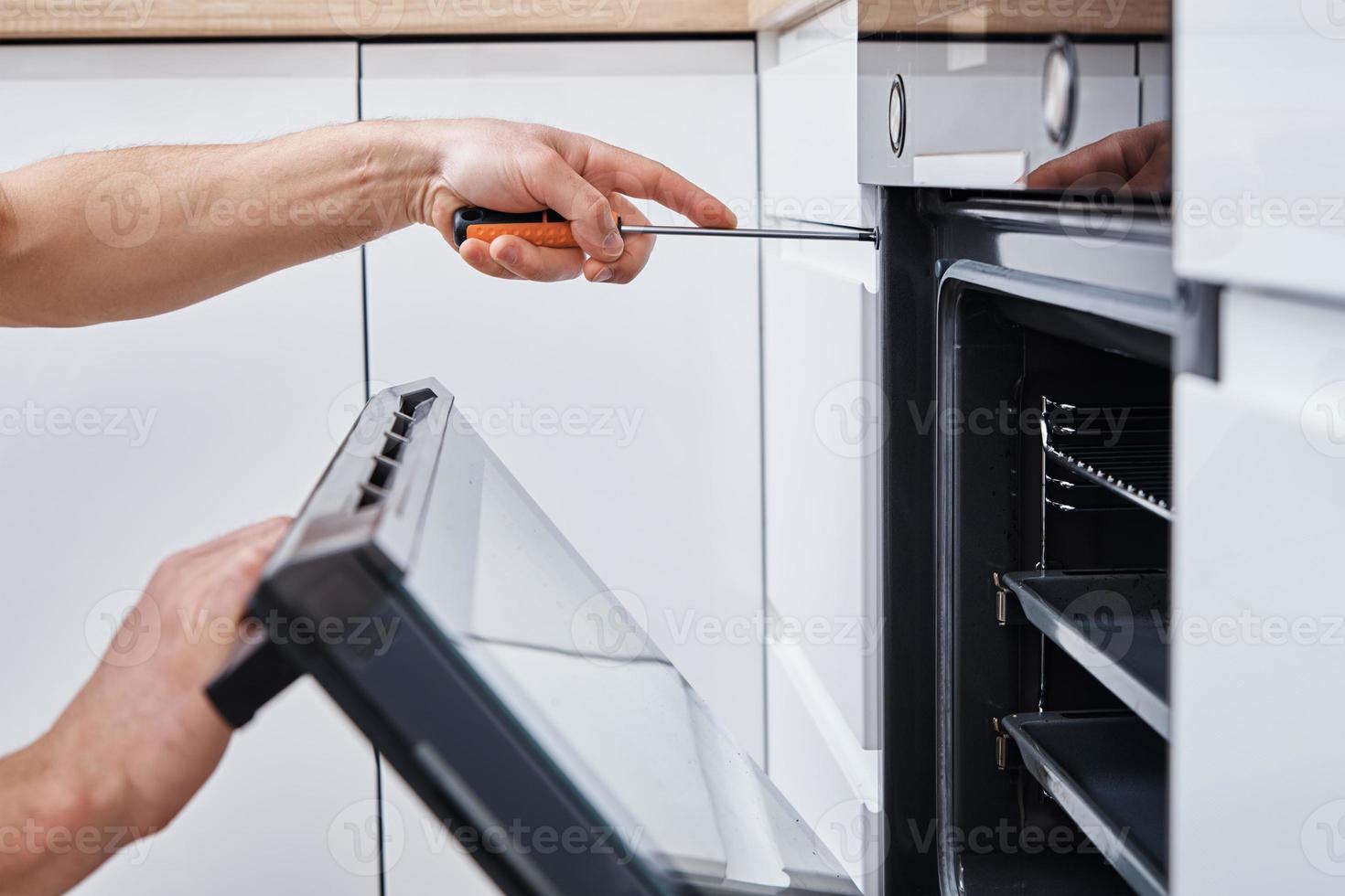 manitas instalar horno en la cocina foto