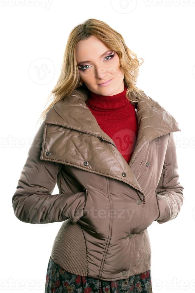 mujer joven en una chaqueta foto