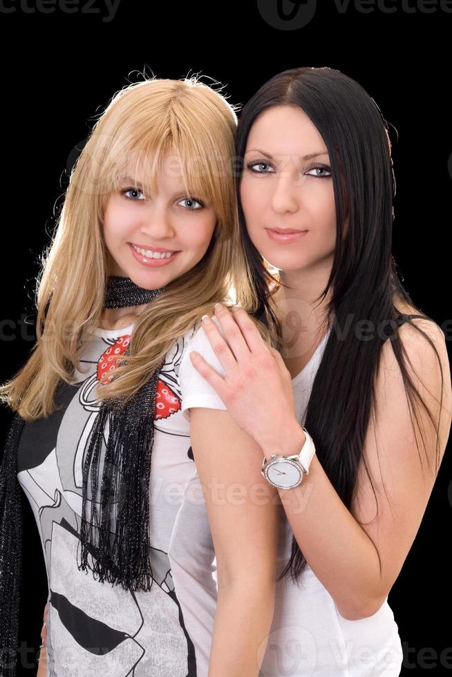 retrato de la joven rubia y morena. aislado foto