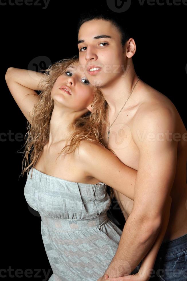 retrato de pareja joven apasionada. aislado foto