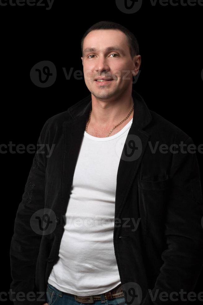 retrato de un hombre sonriente. aislado foto