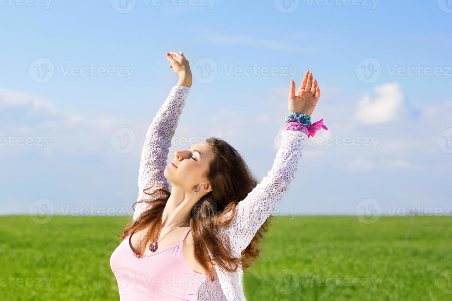 retrato de mujer joven linda feliz foto