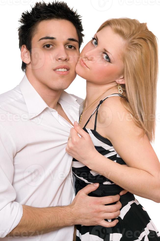 retrato de una hermosa y apasionada pareja joven. aislado foto