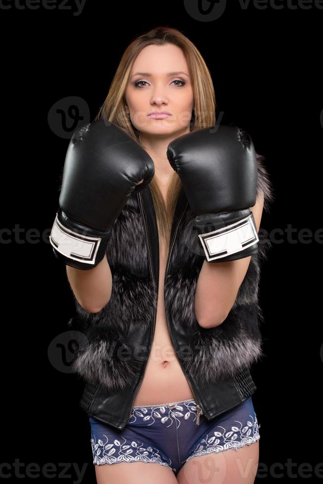 rubia en guantes de boxeo foto