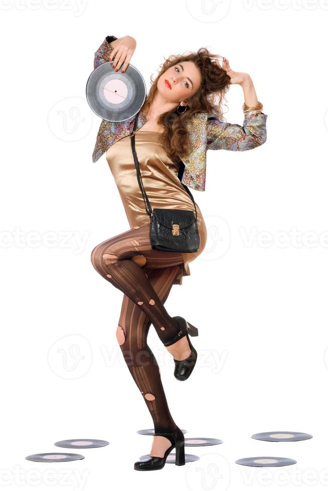 mujer joven expresiva con disco de vinilo foto