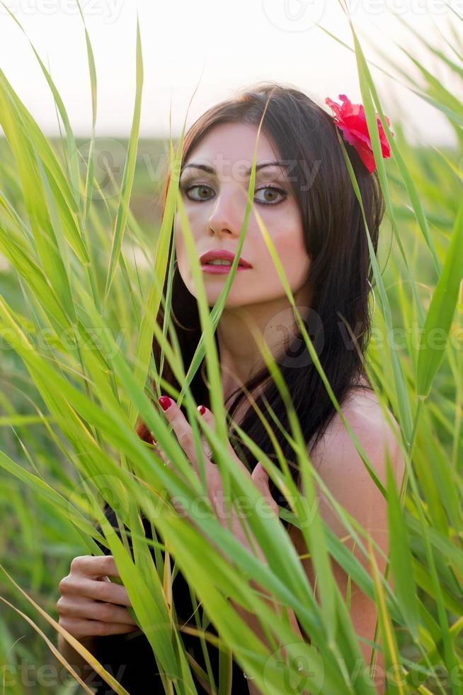 retrato de mujer joven encantadora foto