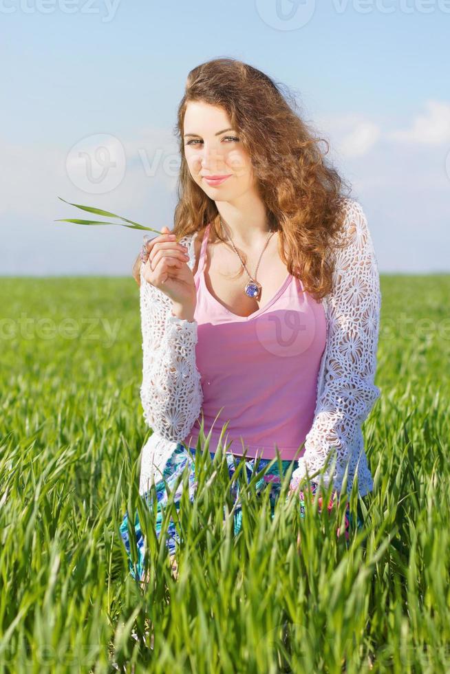 retrato, de, sonriente, agradable, mujer joven foto