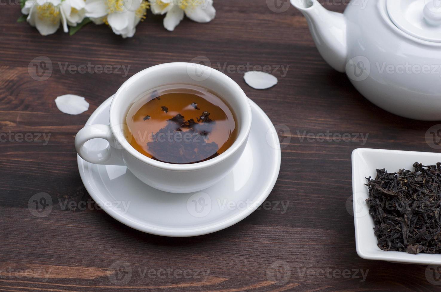 taza de té sobre la mesa foto