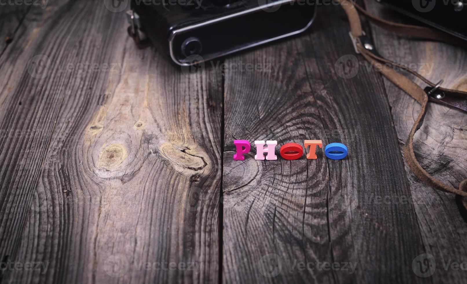 Different colored letters in the word photo