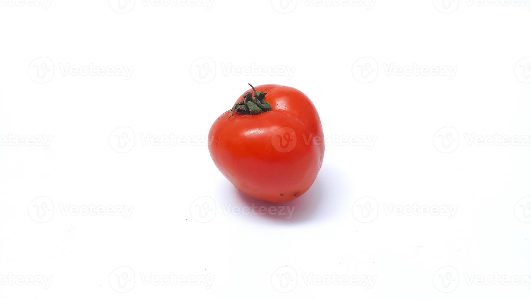 tomate aislado sobre fondo blanco foto