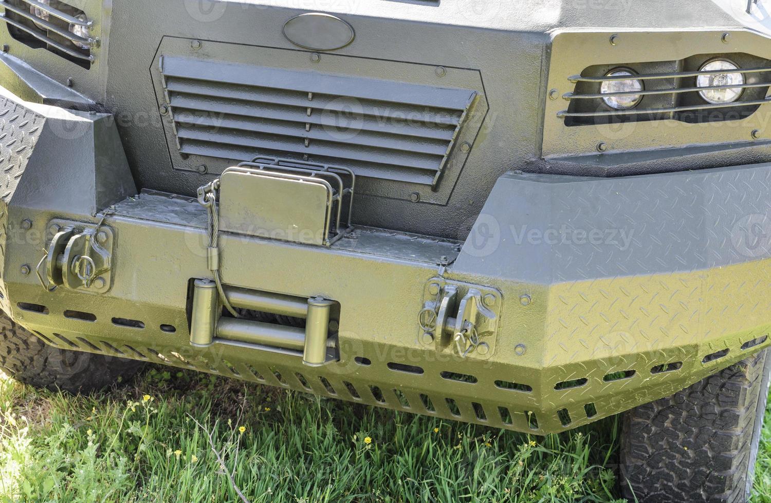 frente del vehículo militar kraz cougar foto