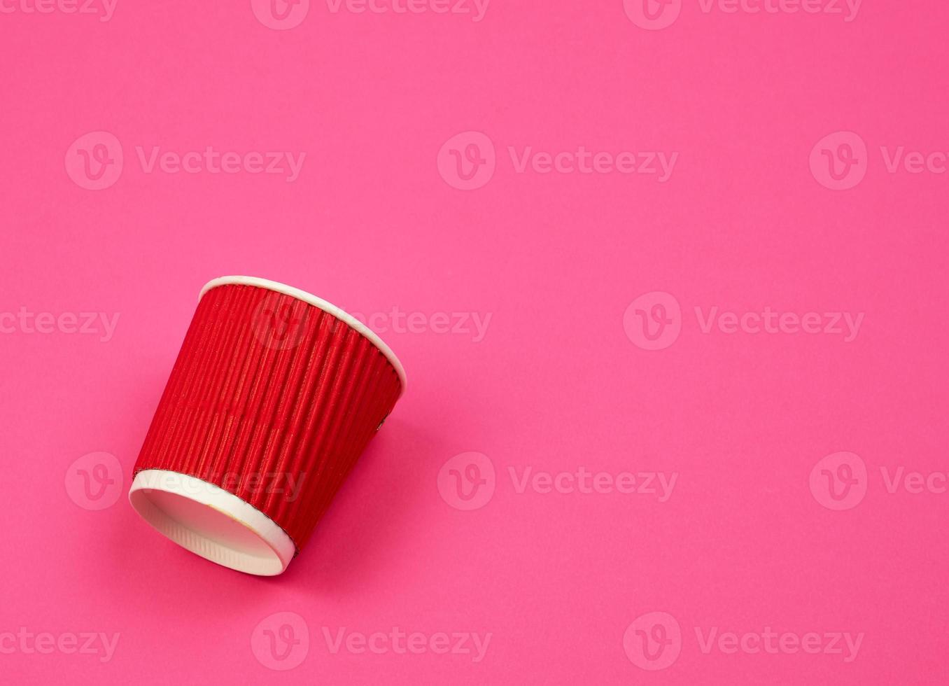 red paper cup with corrugated edges for hot drinks 18958820 Stock Photo