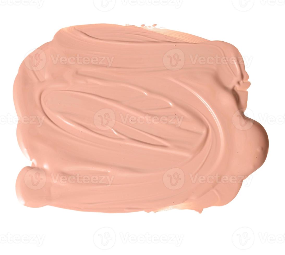 muestra redonda de crema facial correctora líquida beige sobre fondo blanco aislado foto