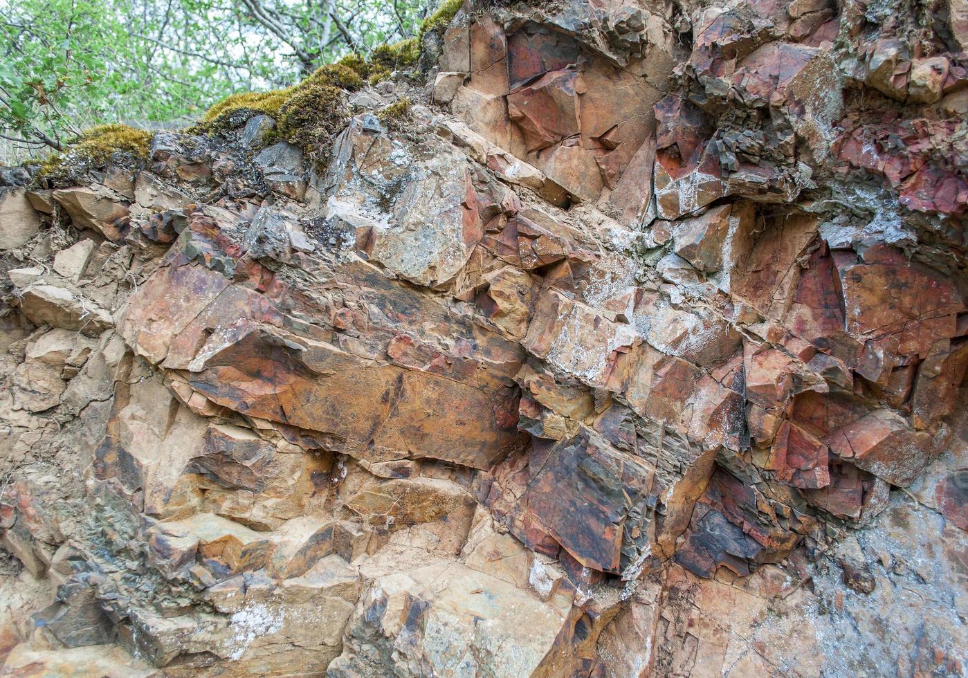 sección de roca en el monte medved foto