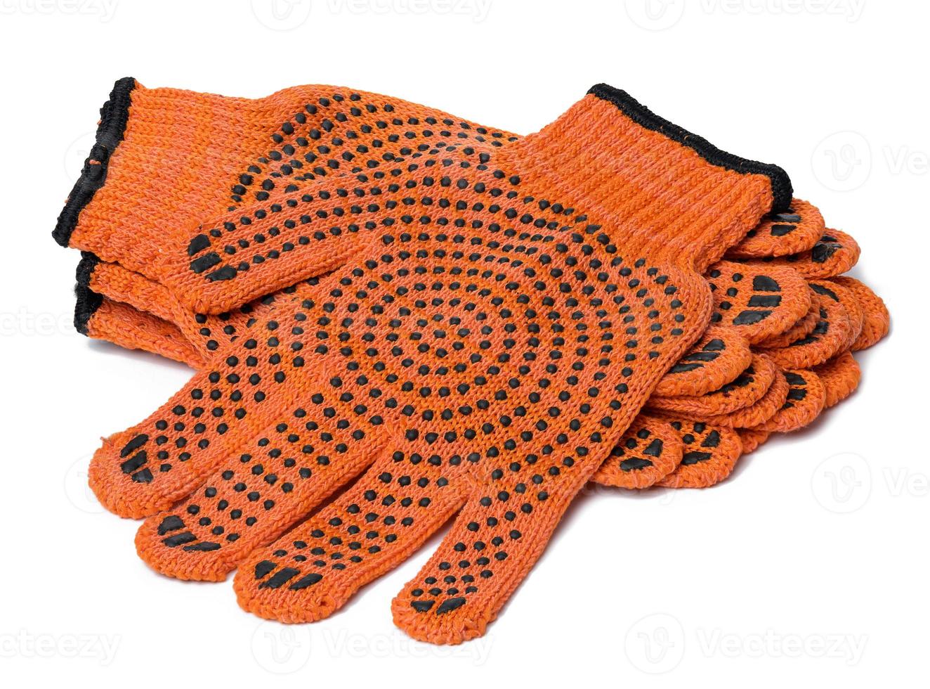guantes de trabajo de color naranja textil sobre un fondo blanco. ropa protectora foto