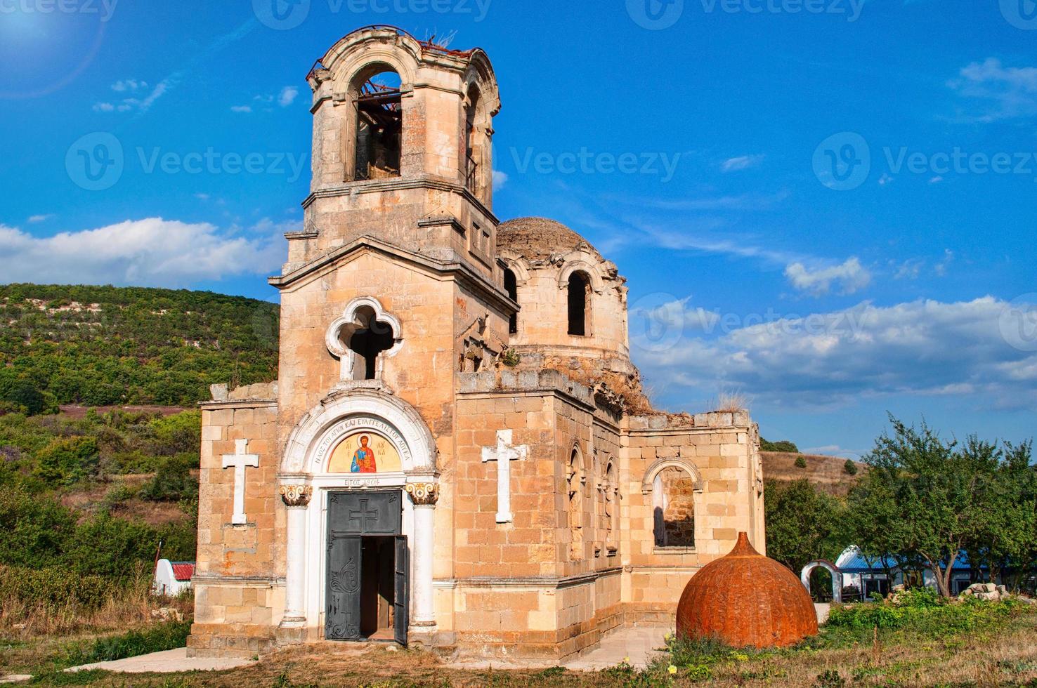 ruinas del templo del apóstol y evangelista lucas, ucrania crimea foto