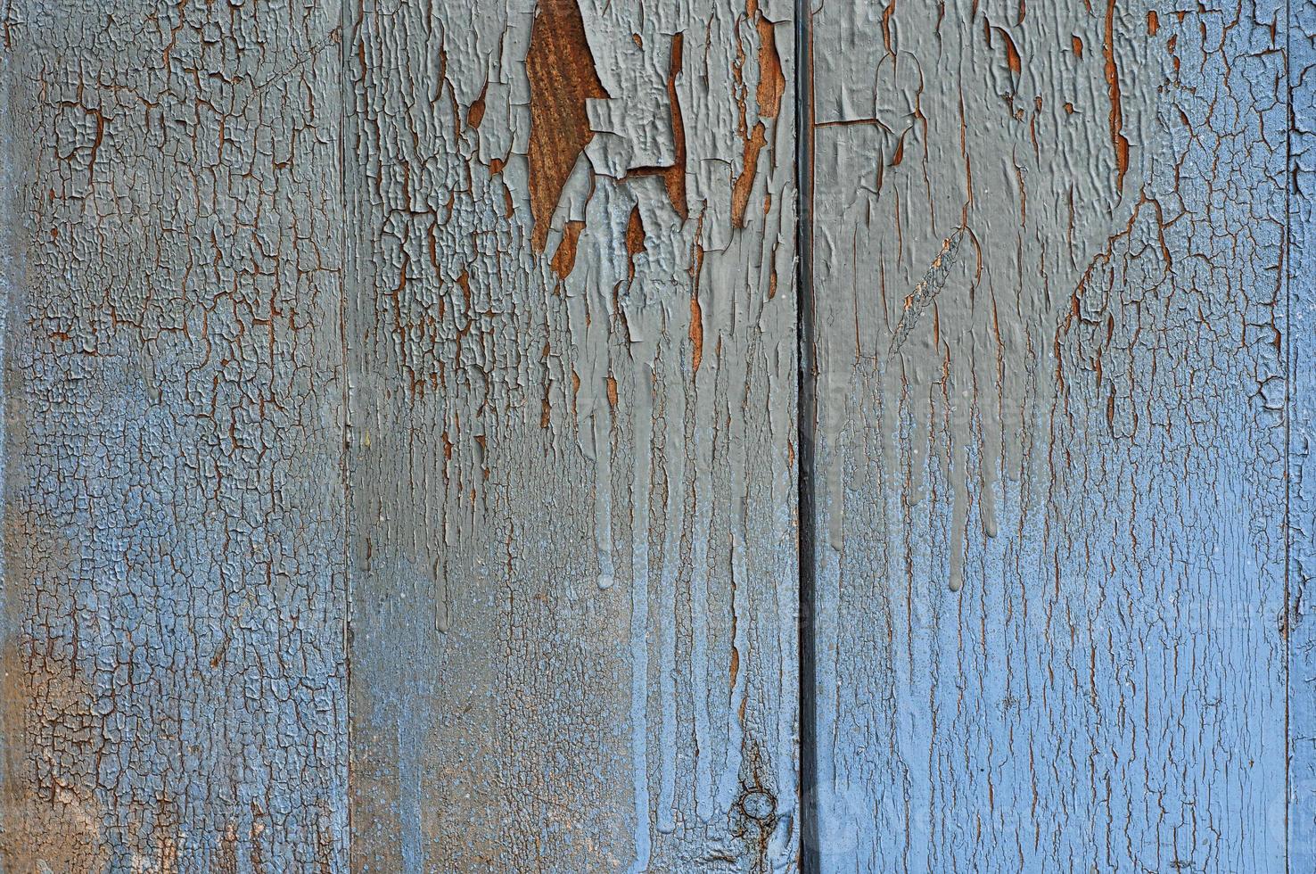 superficie azul de madera con grietas y rasguños foto