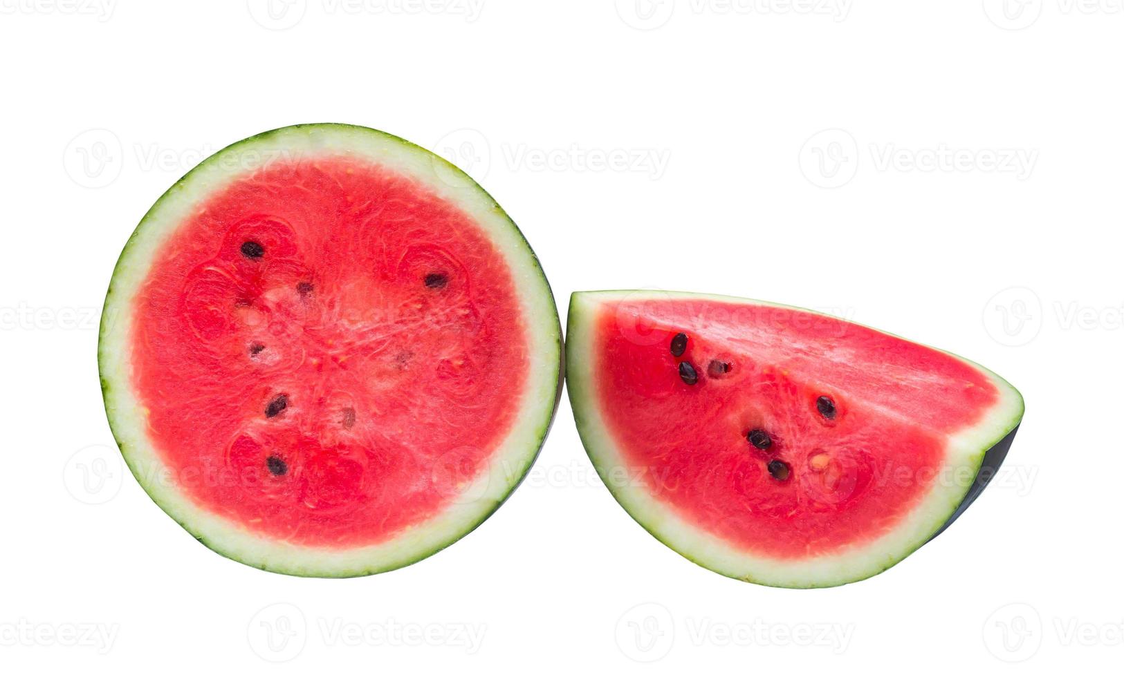 dos mitades de sandía roja madura fresca aisladas en fondo blanco con camino de recorte, concepto de comer fruta orgánica saludable foto