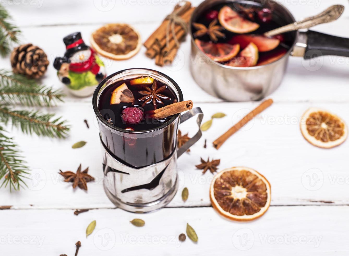 mulled wine in a glass photo