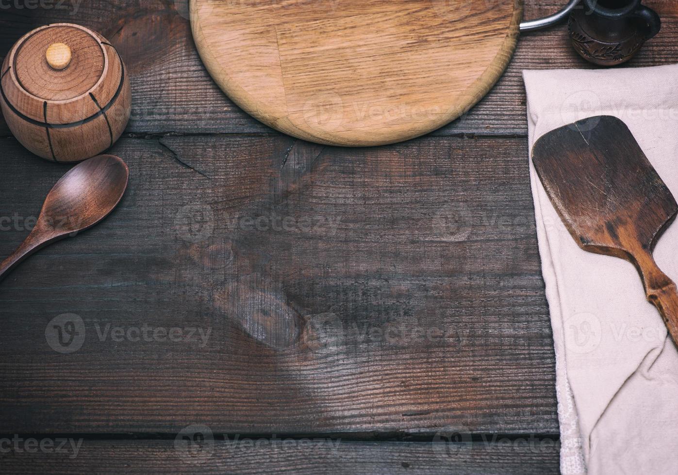 wooden kitchen spatula and round cutting board photo