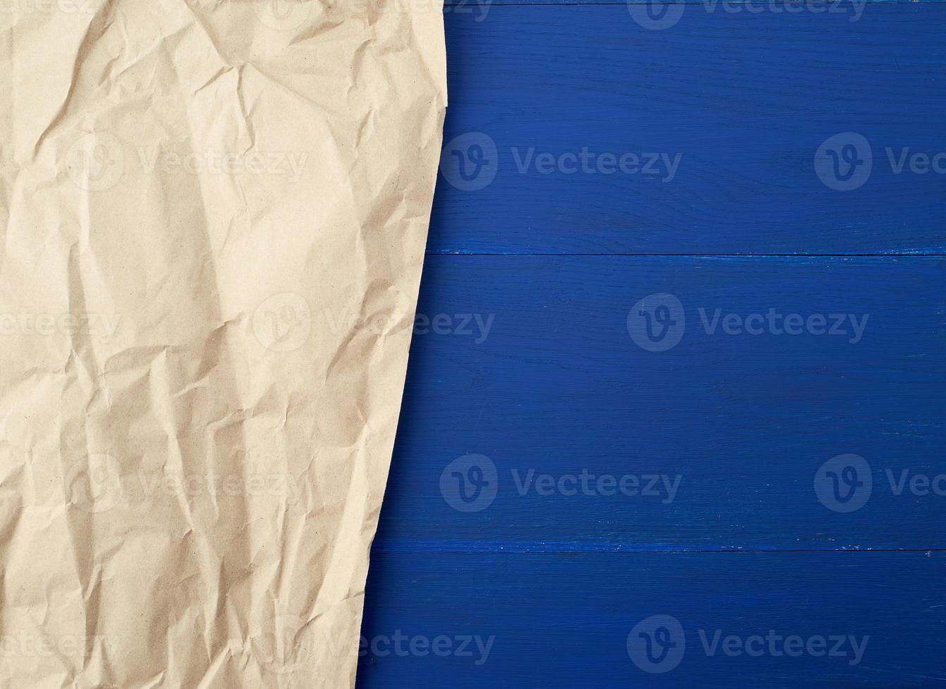 piece of crumpled blank sheet of brown wrapping paper 18965153 Stock