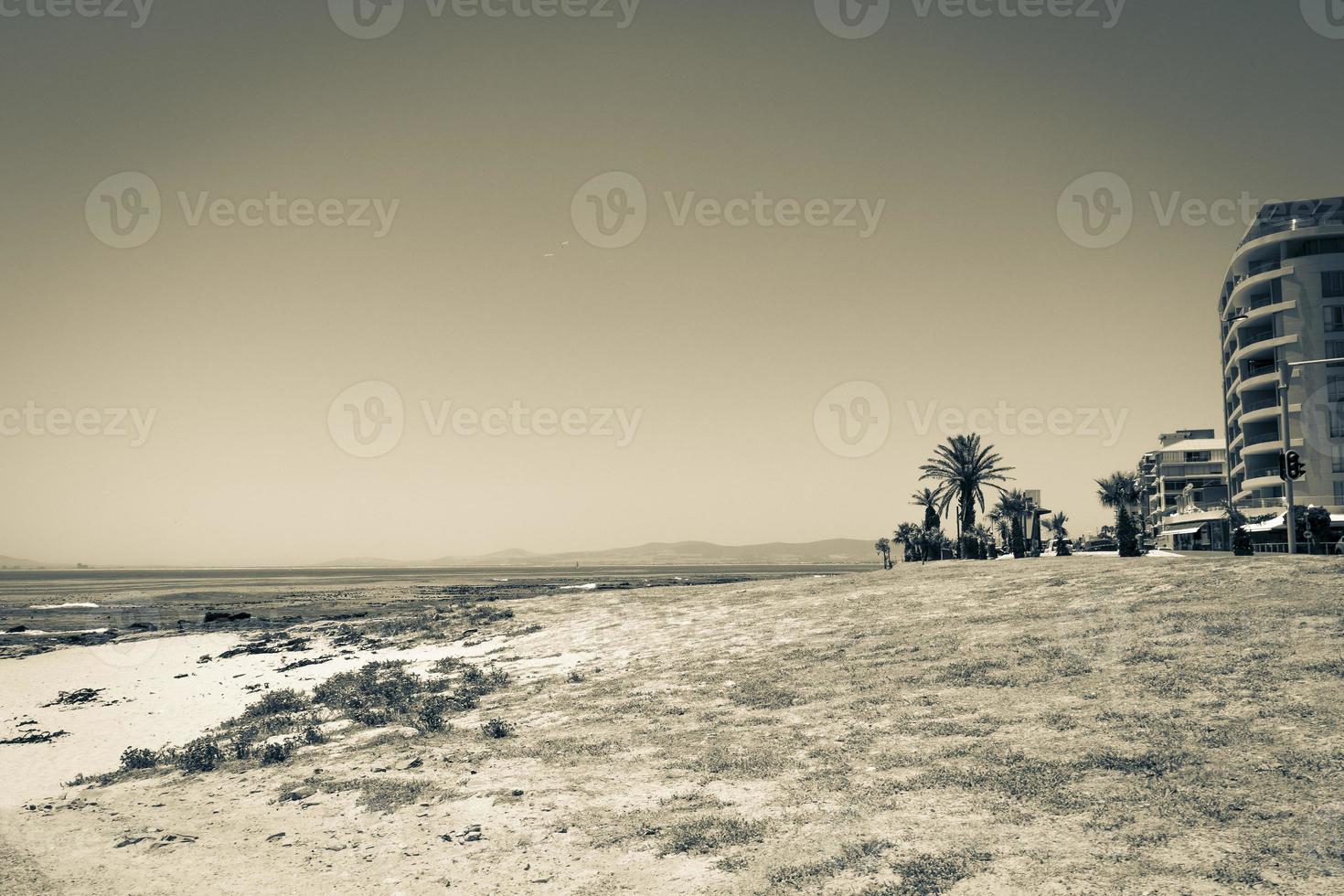 costa con vistas al paseo marítimo de sea point en ciudad del cabo. foto