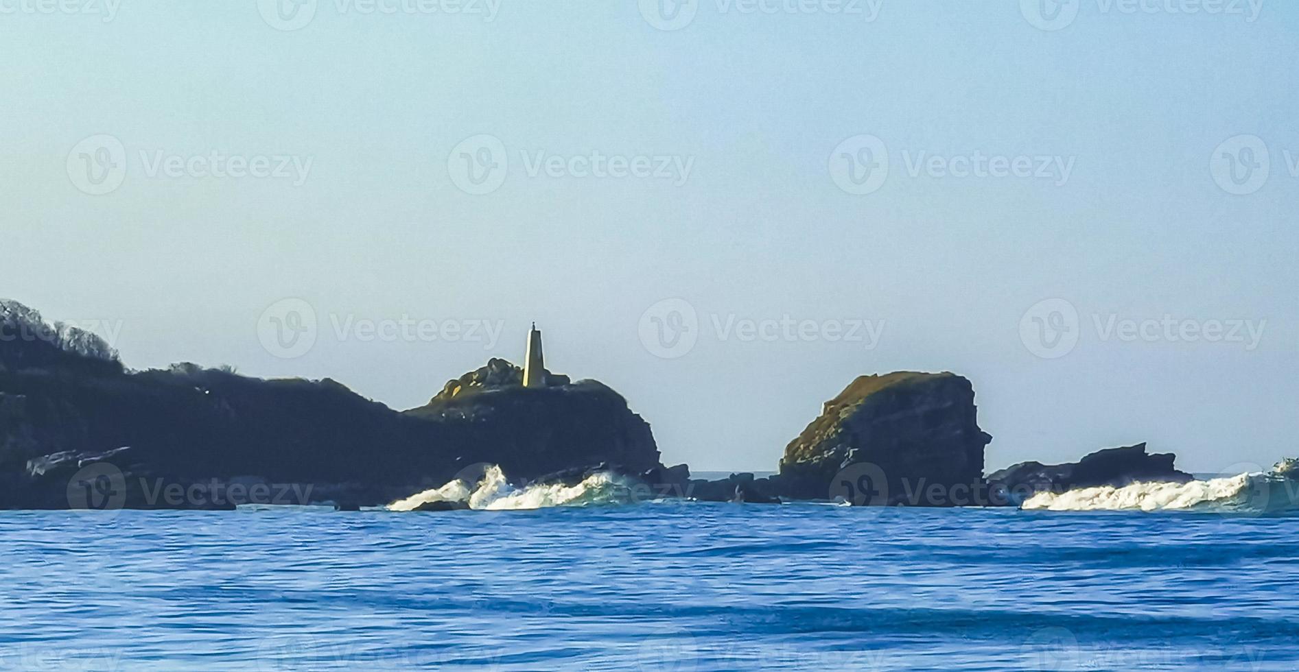 Extremadamente enormes grandes olas surfista playa la punta zicatela méxico. foto