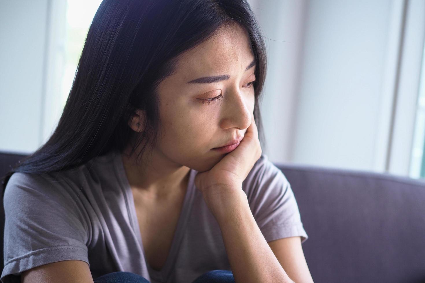 Women have symptoms of depression and want to die. Severe disappointment, sad and upset photo