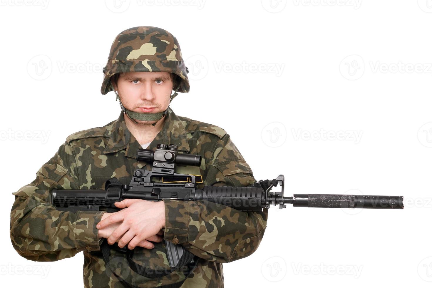 soldado abrazando m16 foto