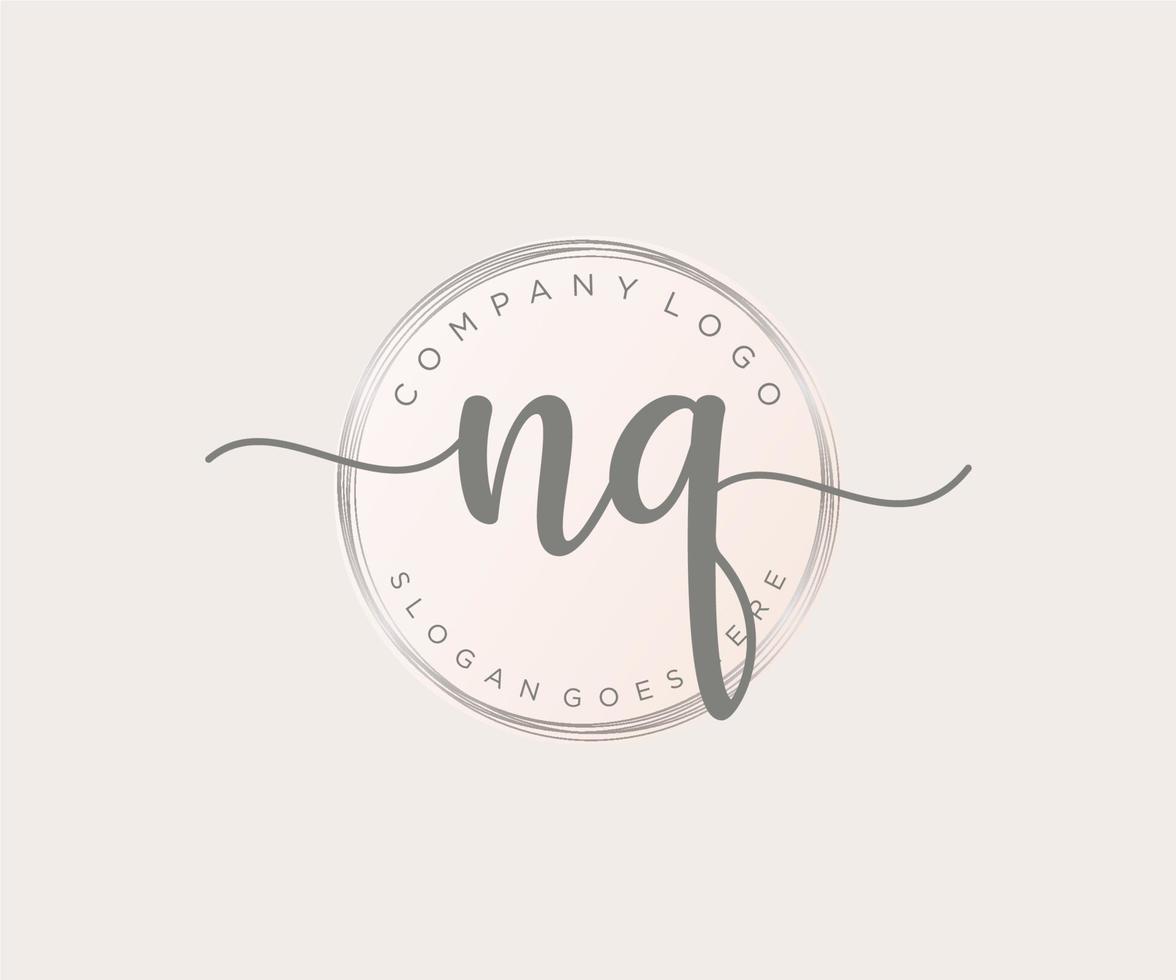 logotipo femenino inicial nq. utilizable para logotipos de naturaleza, salón, spa, cosmética y belleza. elemento de plantilla de diseño de logotipo de vector plano.