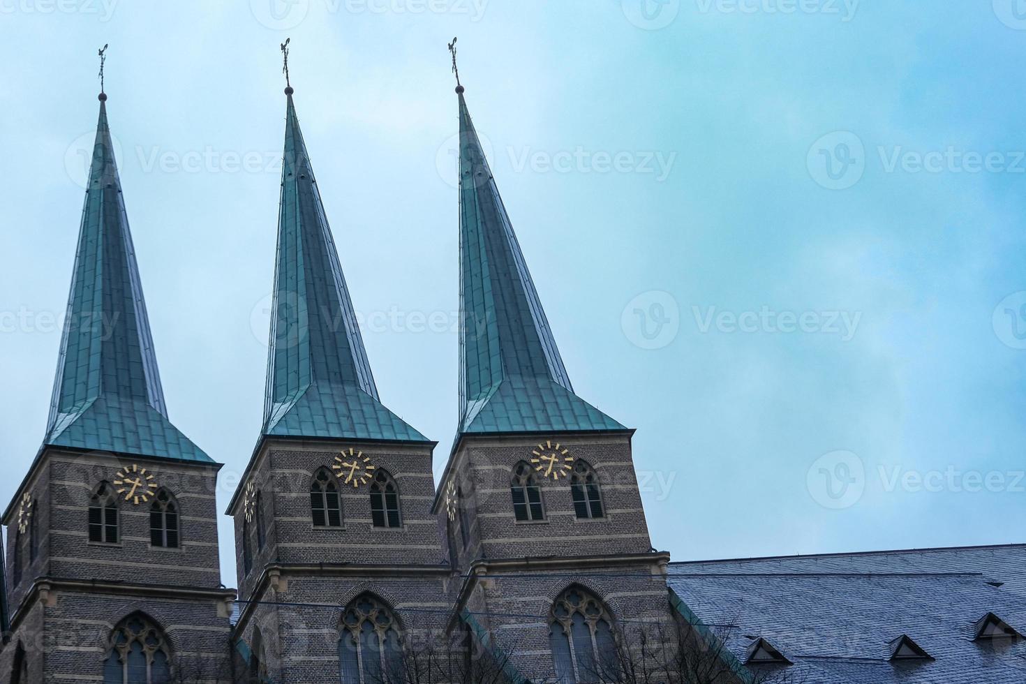 doble exposición de una iglesia antigua foto