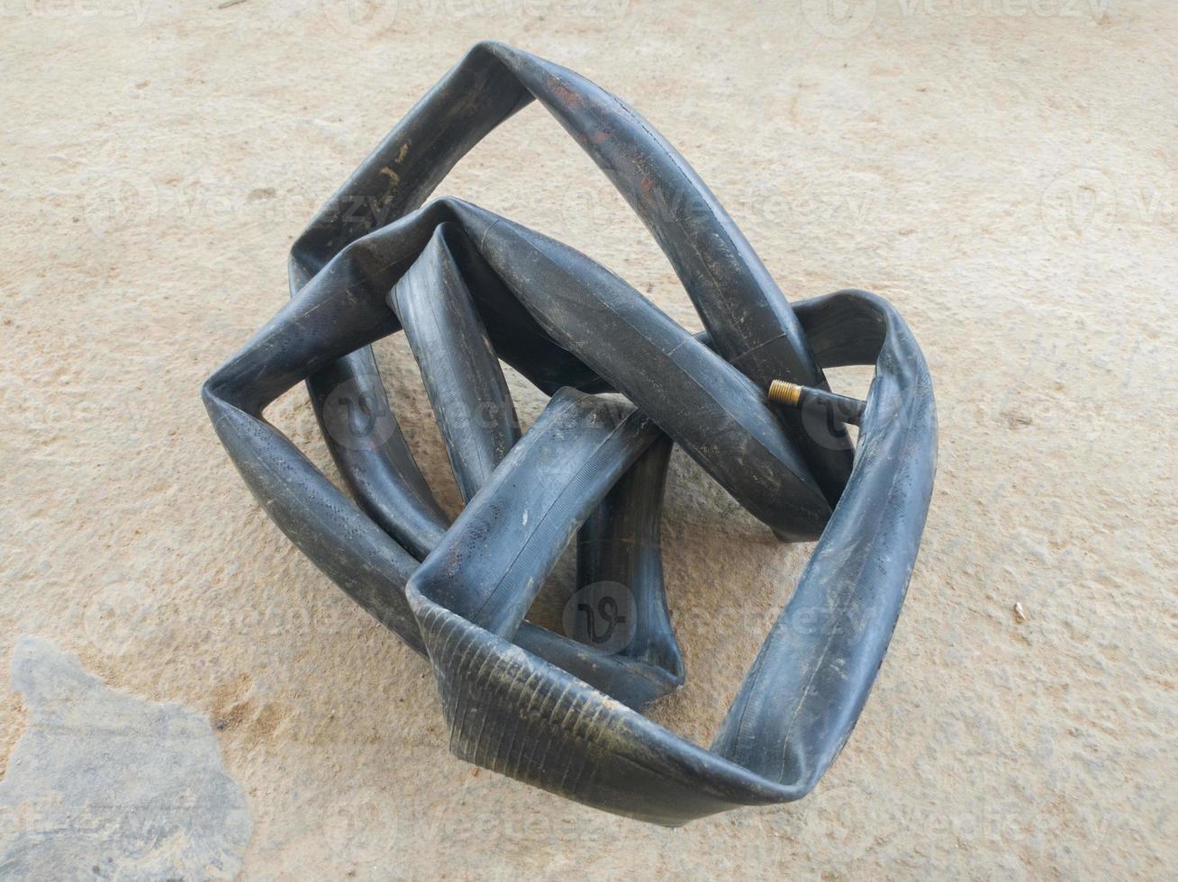 A leaky bicycle inner tube can be used as a rubber band photo