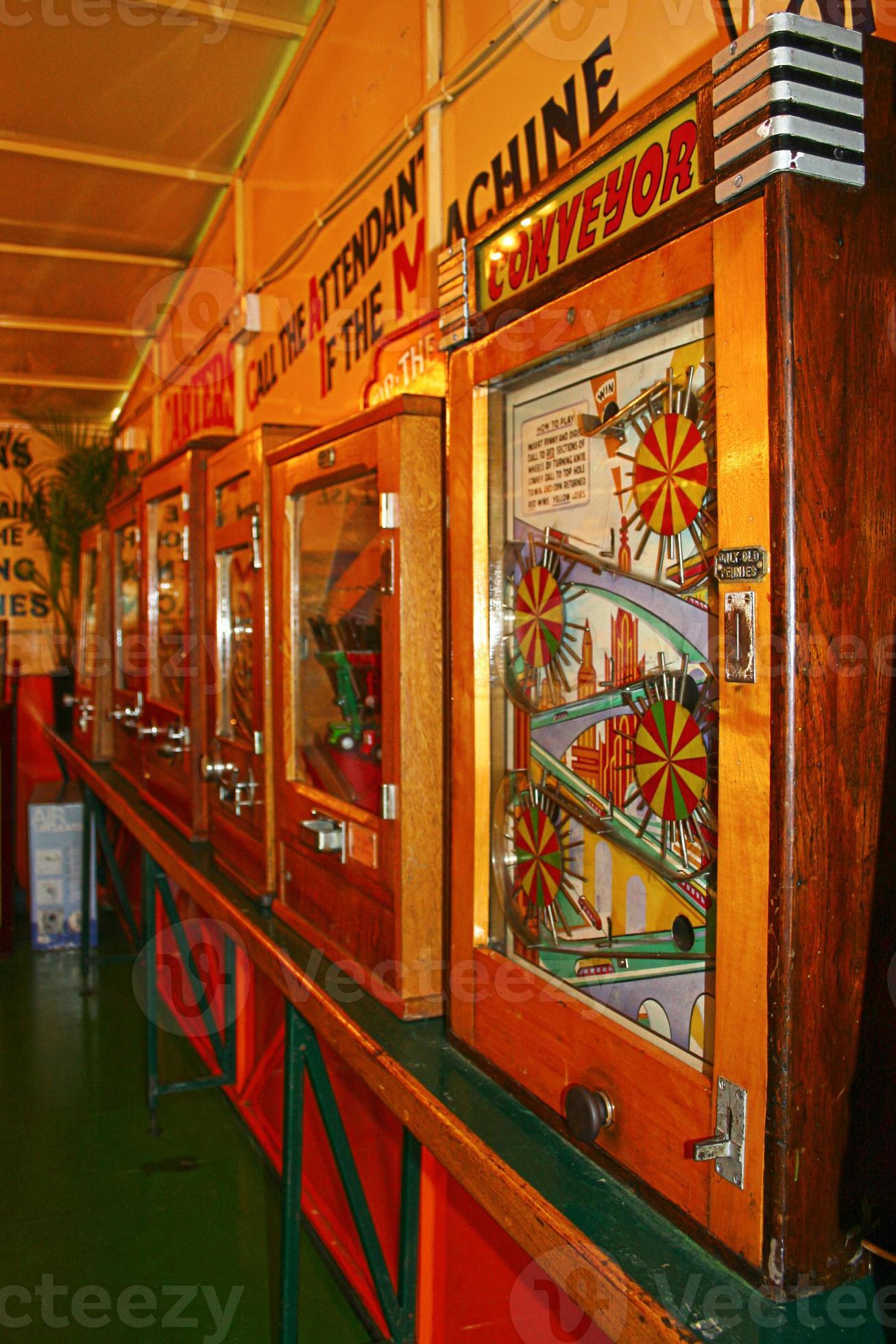 Row of old 1950s arcade machines 19031338 Stock Photo at Vecteezy