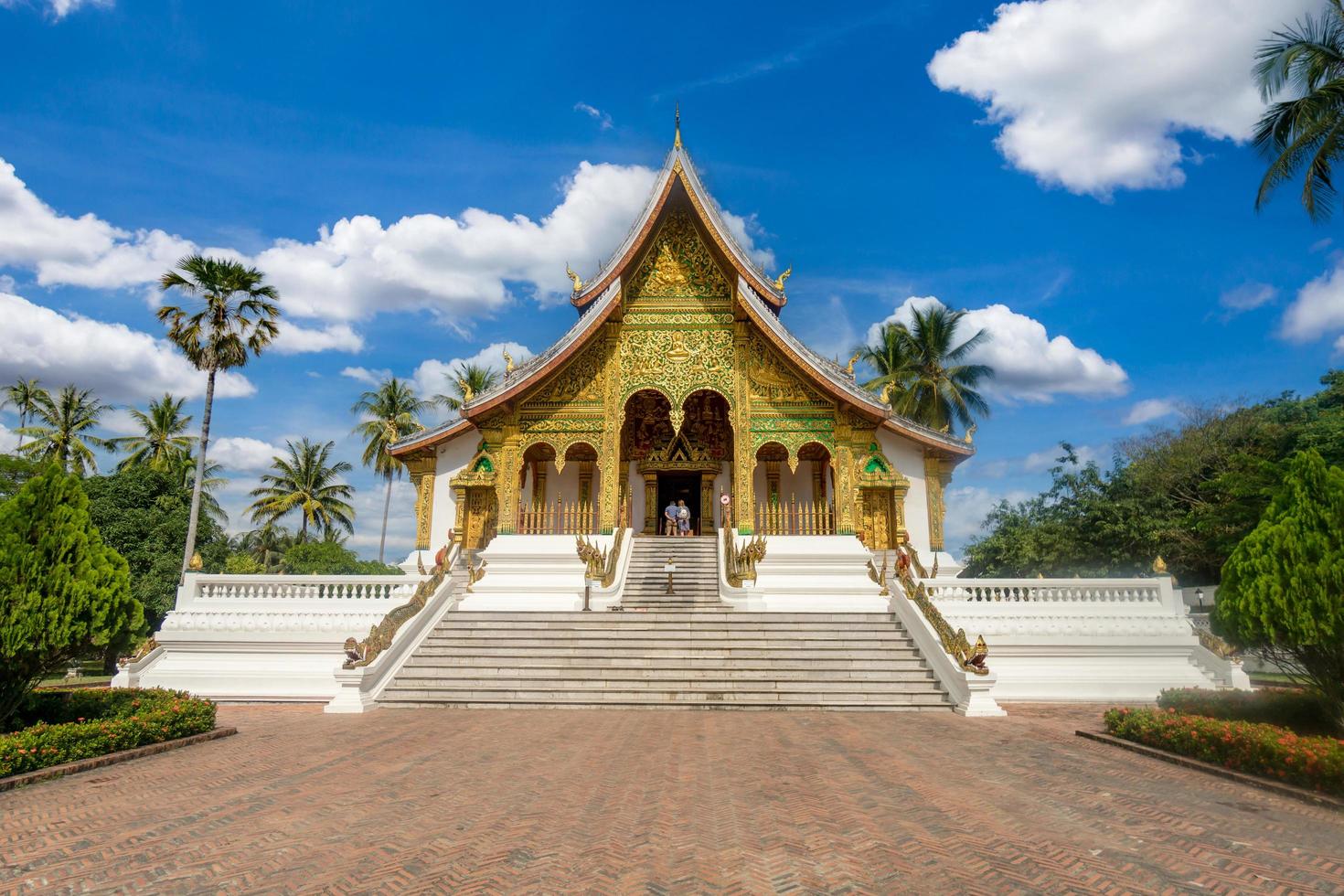 templo de la imagen de buda phra bang, luang prabang, laos. foto