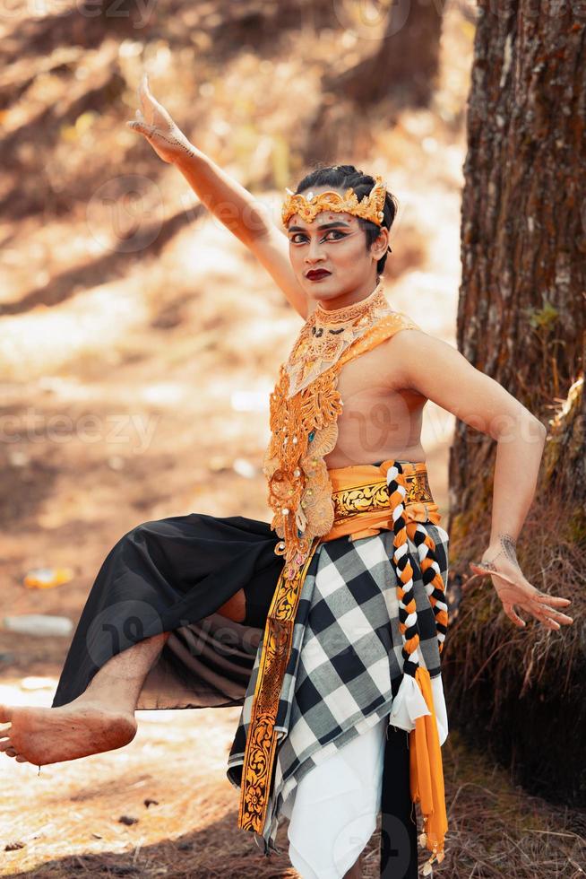 A Dancer pose with the striped clothes and gold crown on her head photo