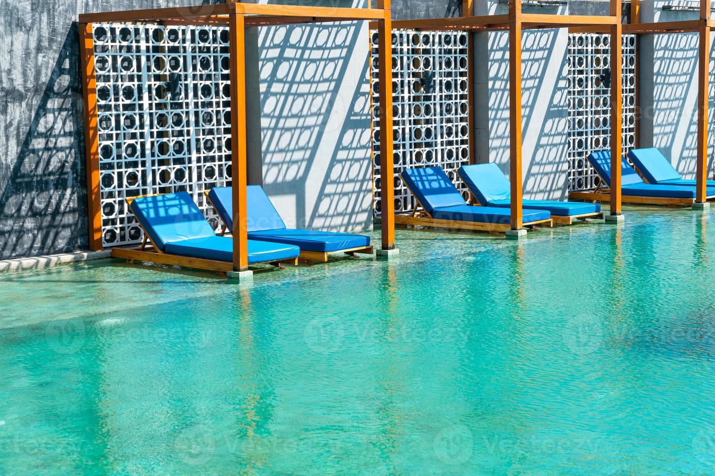 pool bed around swimming pool photo