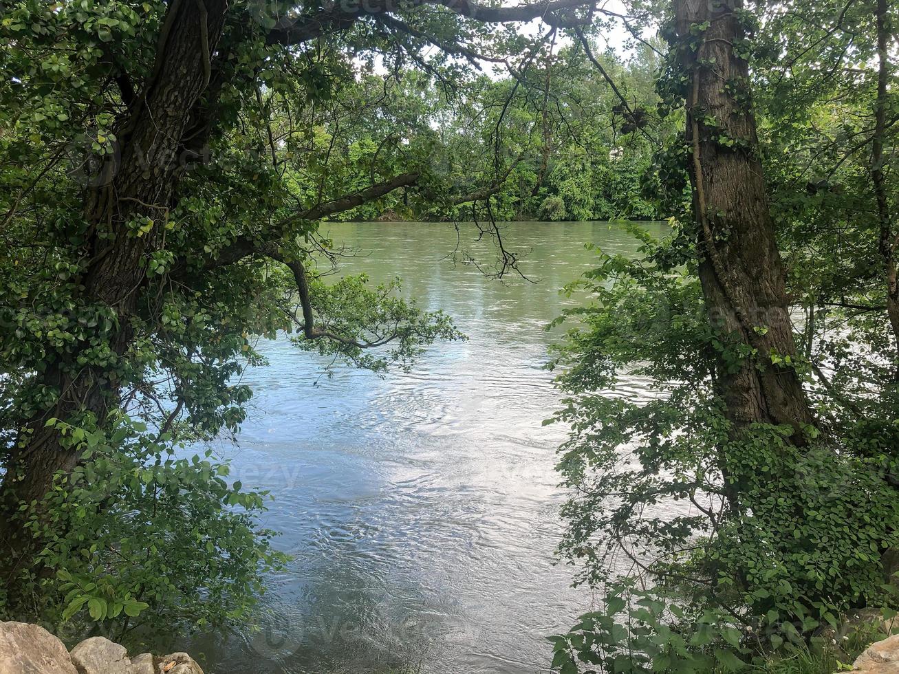 vista al río garona, francia foto