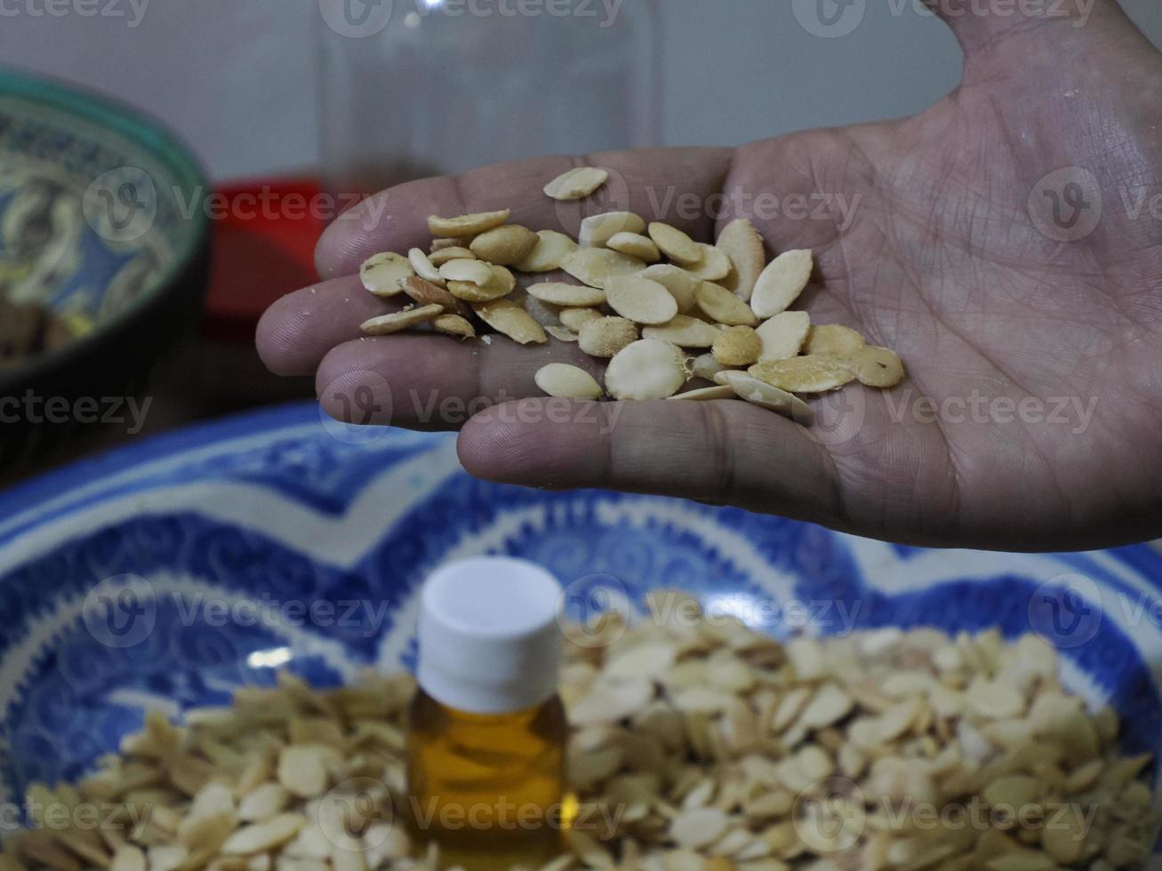 fábrica de aceite de argán en fez marruecos foto