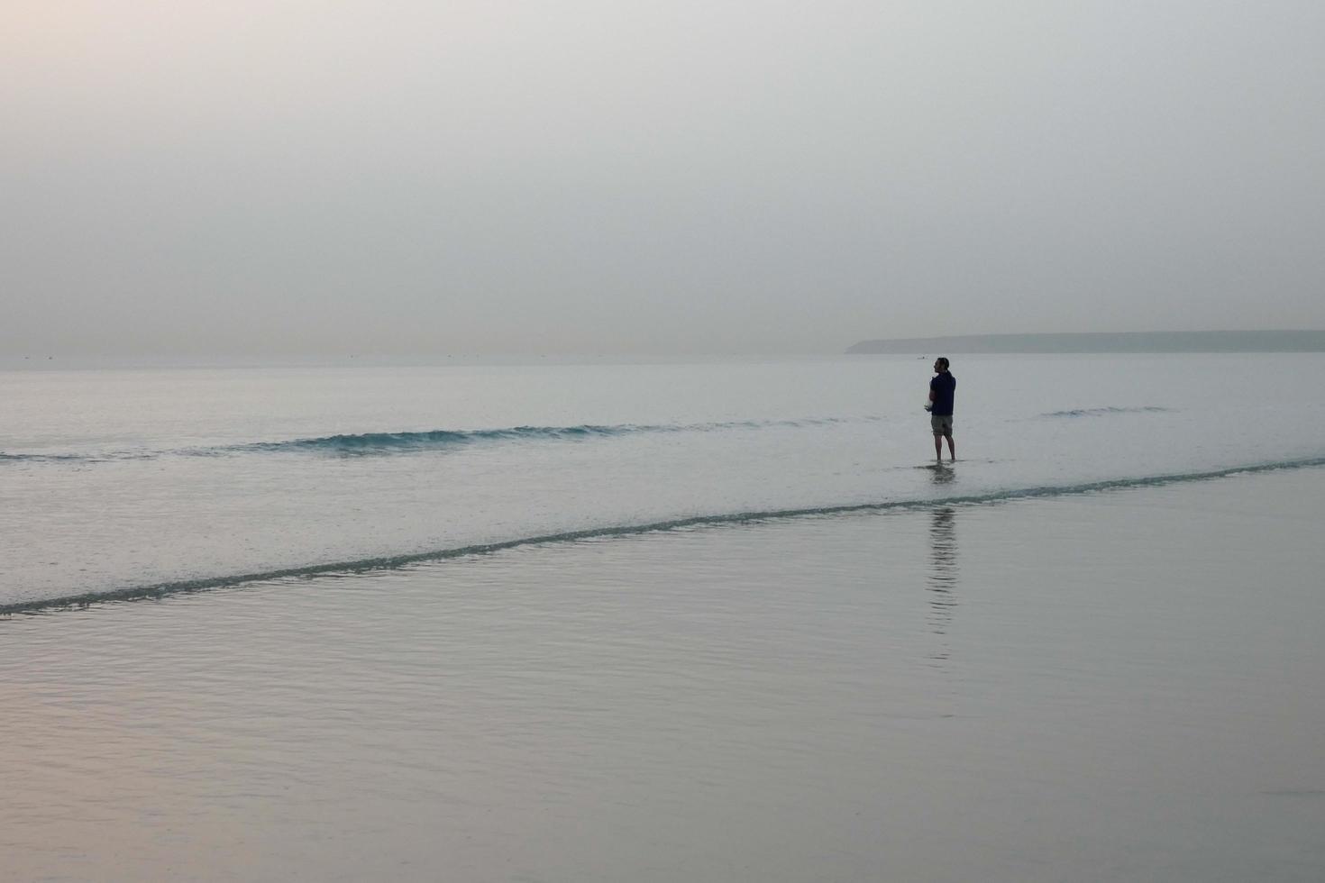 pesca en la orilla de la playa, pesca tradicional como afición foto