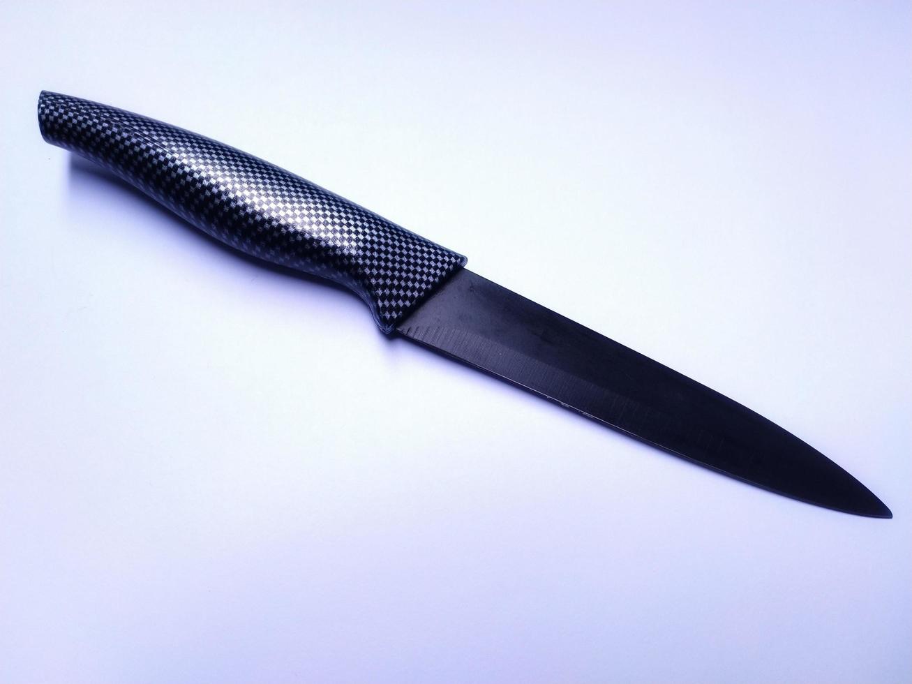 cuchillos de cocina de acero, cuchillo negro. aislado sobre fondo blanco foto