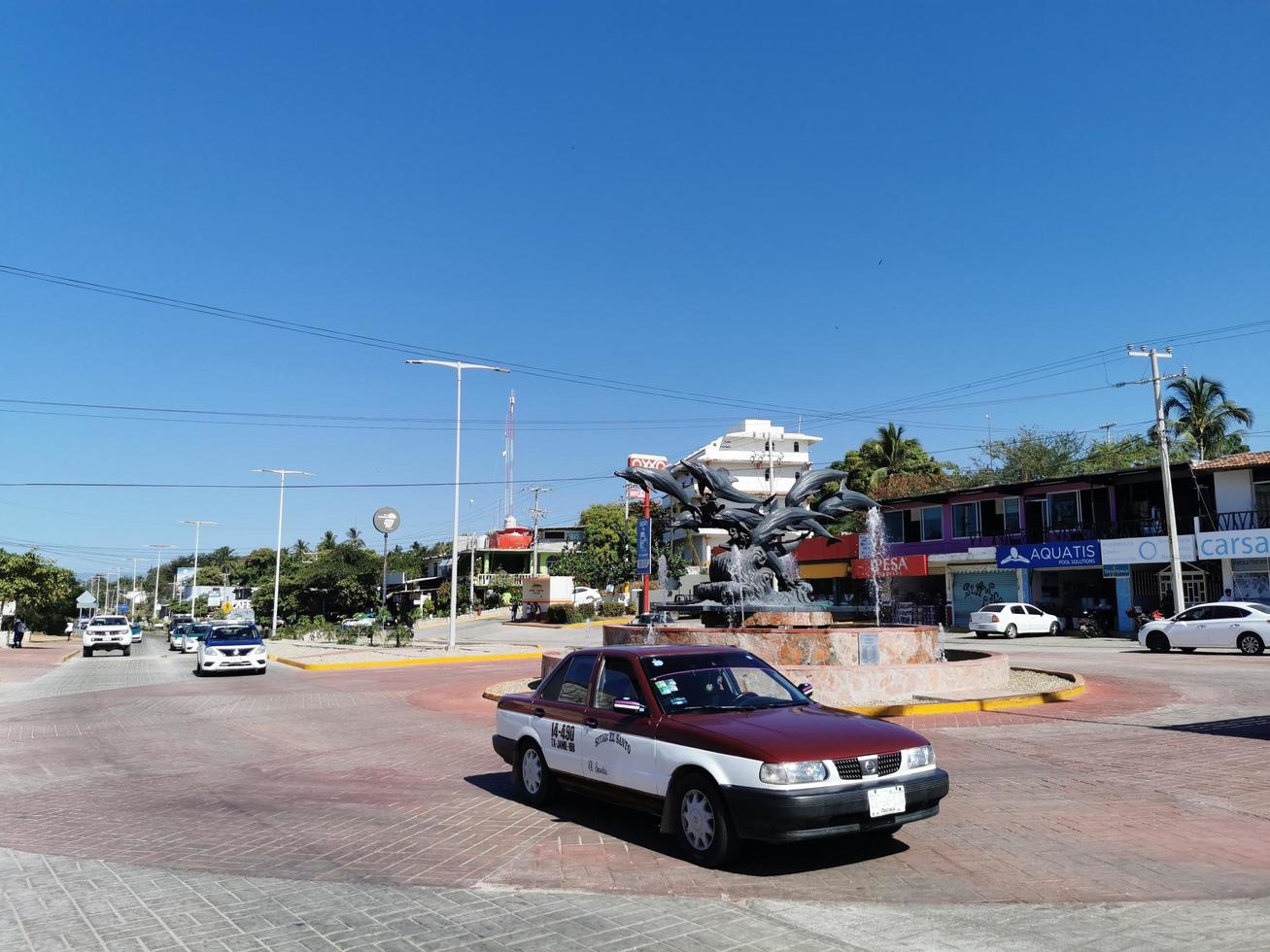 puerto escondido oaxaca mexico 2023 rojo naranja colorido taxi coche en puerto escondido mexico. foto