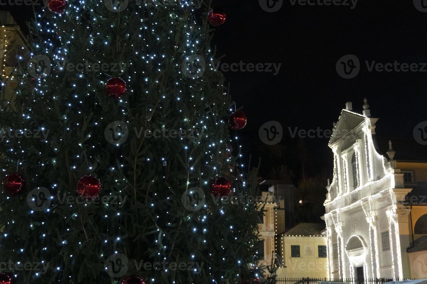 chiavari histórica ciudad medieval luces de la calle para navidad foto