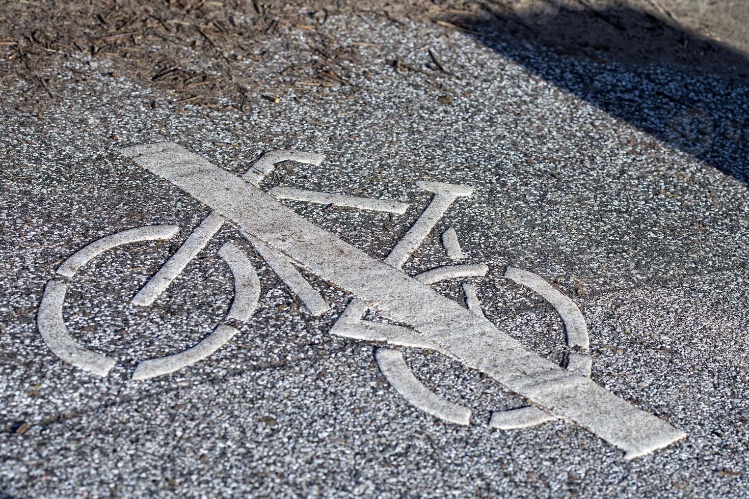 no bicycle sign on street photo