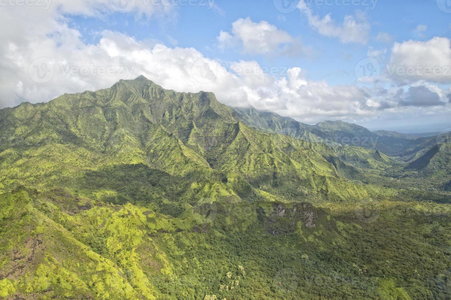 kauai hawaii island montañas y cañón vista aérea desde helicóptero foto