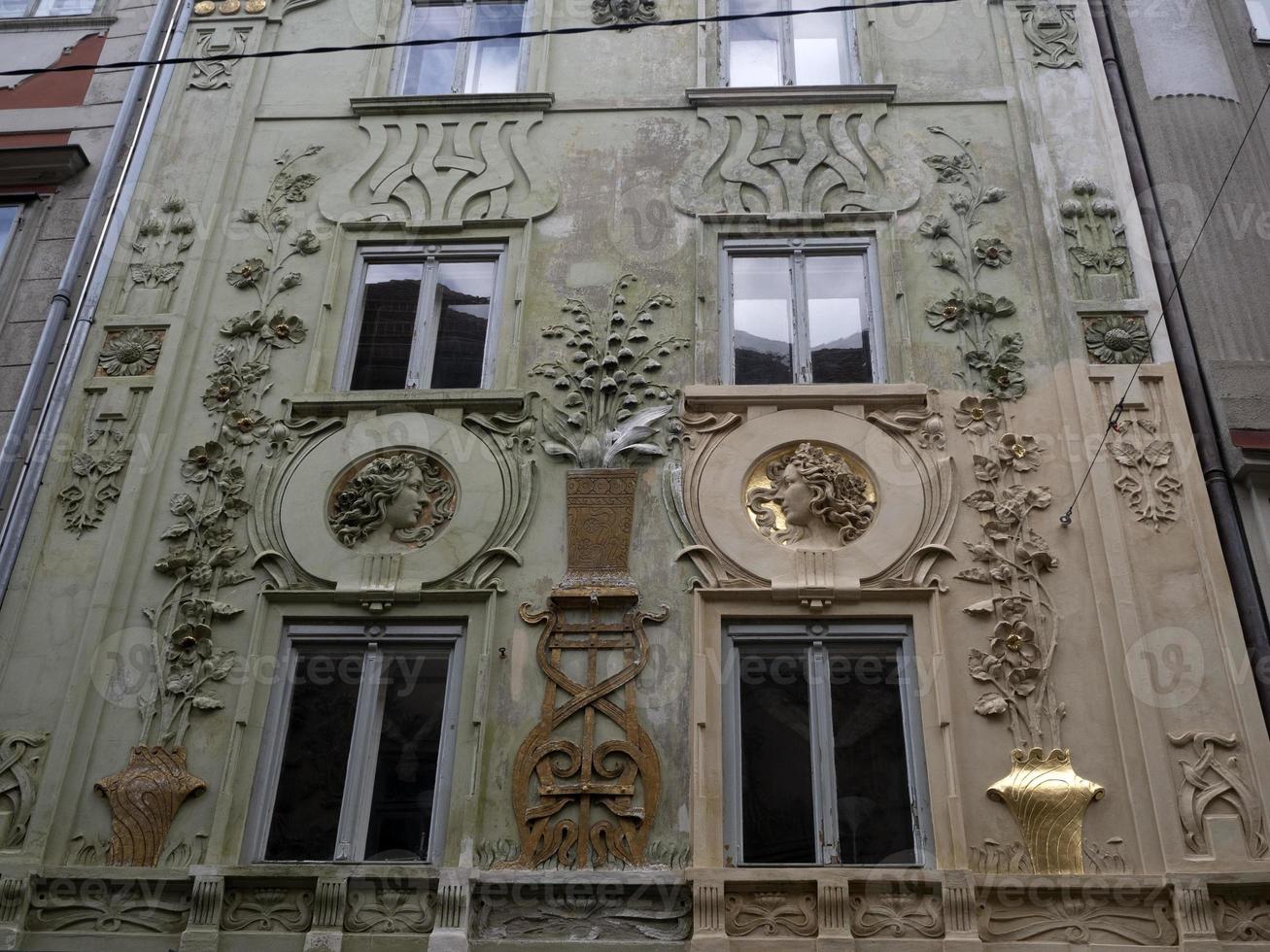 vista de edificios históricos de graz austria foto