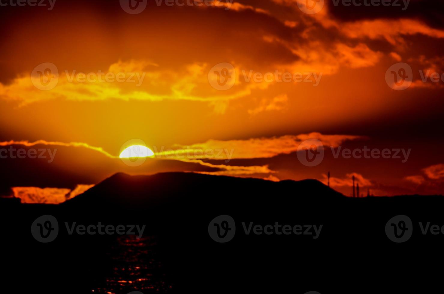 vista del cielo durante la puesta de sol foto