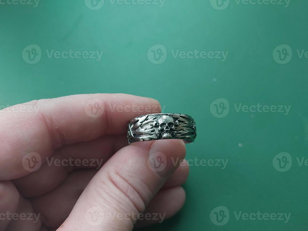 Men's metal ring with a skull photo